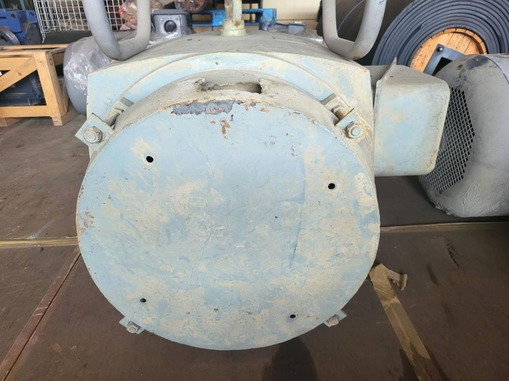 東芝製三相誘導モーター TIKK-VCK 150kW（中古）の写真（5枚目）