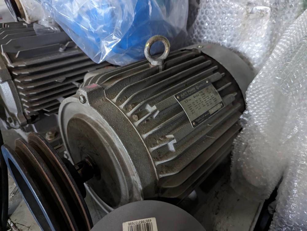 日立製モーター TFO-K 3.7kW(中古)の写真