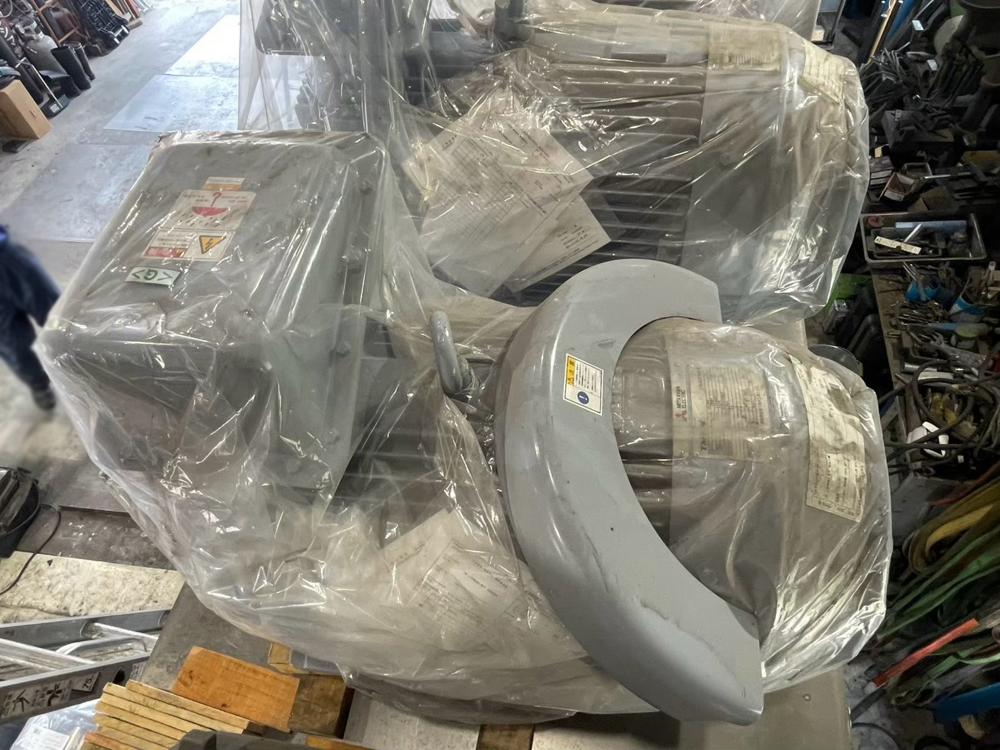 東芝製モーター SF-TH 37kW（中古）の写真
