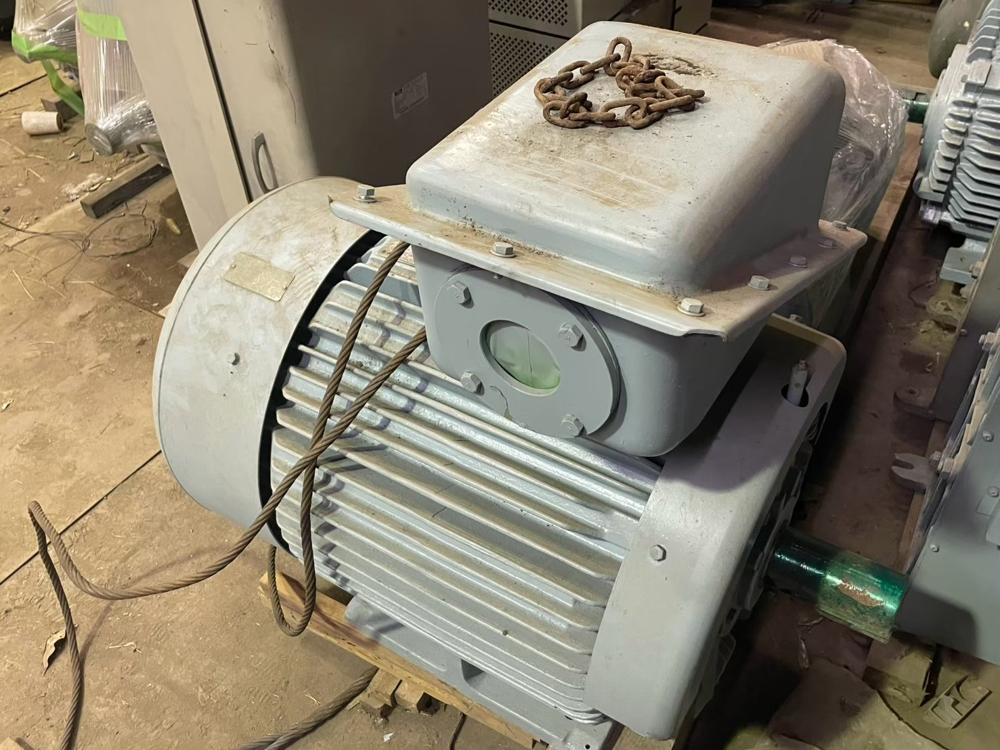 東芝製モーター TIKK-FBK 55kW(中古)の写真