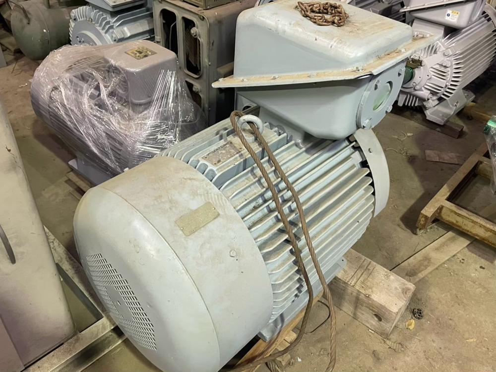 東芝製モーター TIKK-FBK 55kW(中古)の写真(3枚目)