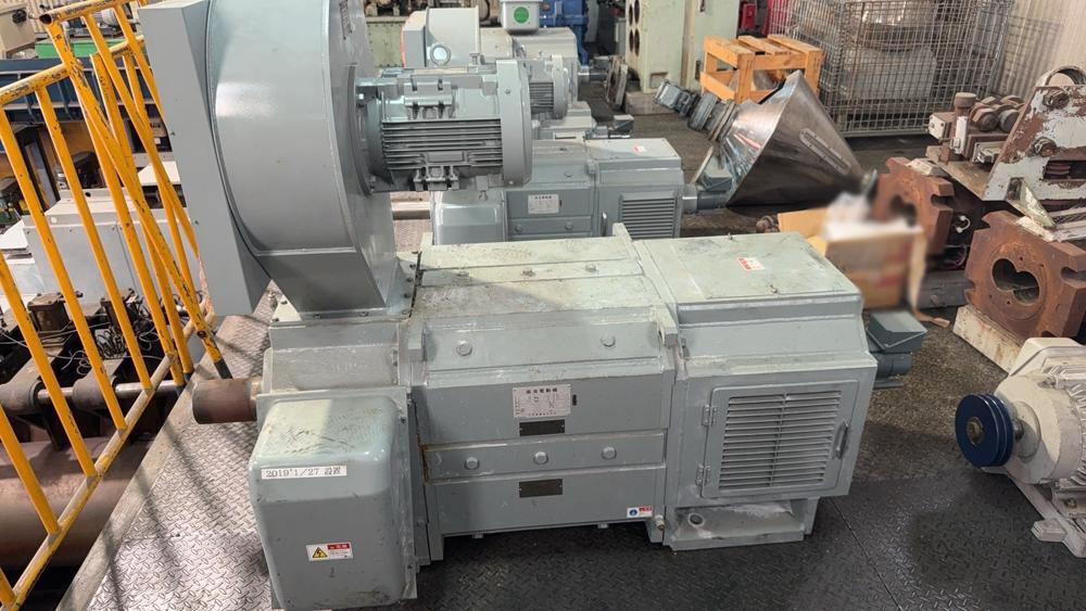 川俣精機製モーター KD315L 350kW(中古)の写真