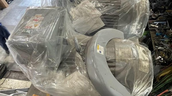 東芝製モーター SF-TH 37kW（中古）の写真