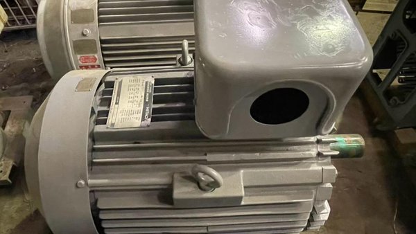 日立製モーター TFO-KK 75kW（中古）の写真