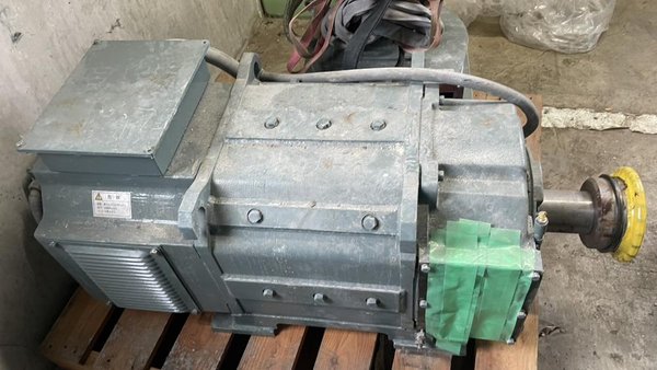 安川電機製モーター GBDP-K 55kW（中古）の写真