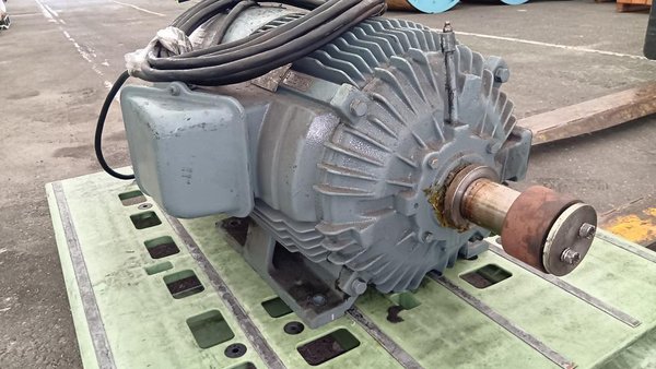 安川電機製モーター FEK-IKM 30kW（中古）の写真